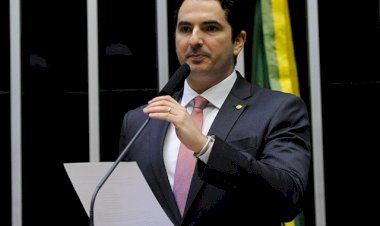 Sem projetos de lei em 2025, mandato de Gustinho Ribeiro custou mais de R$ 2 milhões aos cofres públicos